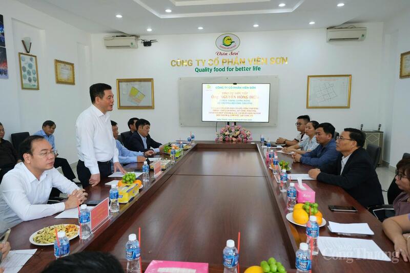 Quang cảnh buổi làm việc.