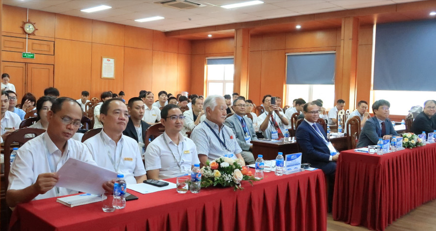 Hội thảo có sự tham gia của hơn 30 đại biểu đến từ trong và ngoài nước. img-9353-8053.jpg