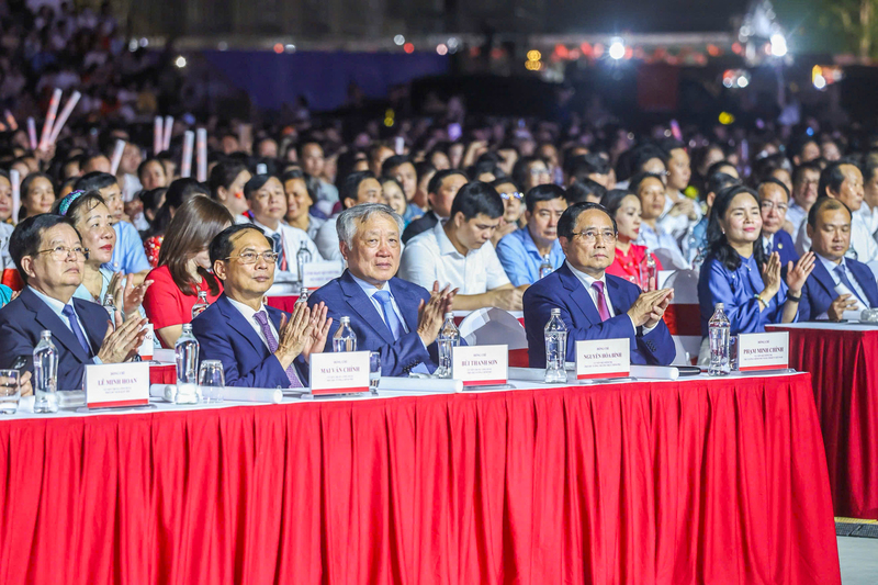 Các đại biểu dự lễ bế mạc triển lãm thành tựu đất nước tối 15/9.