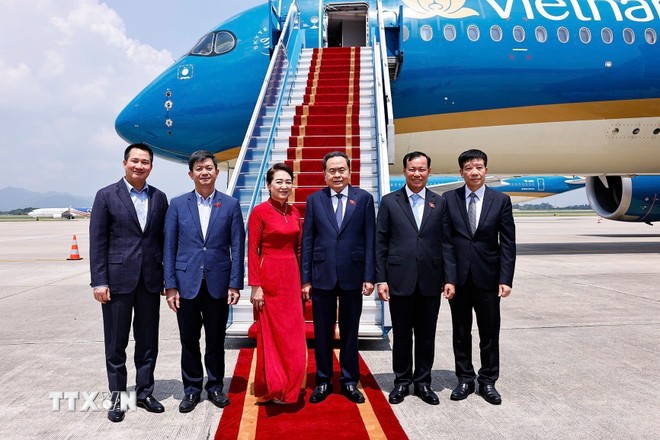 Lễ tiễn Chủ tịch Quốc hội Trần Thanh Mẫn và Phu nhân tại Sân bay Quốc tế Nội Bài, Hà Nội. (Ảnh: Doãn Tấn/TTXVN)
