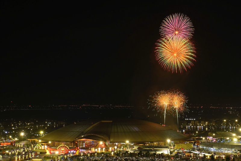Đêm bế mạc khép lại bằng màn pháo hoa tầm cao tại Đông Anh, thắp sáng bầu trời Hà Nội trong niềm hân hoan của hàng vạn người dân.