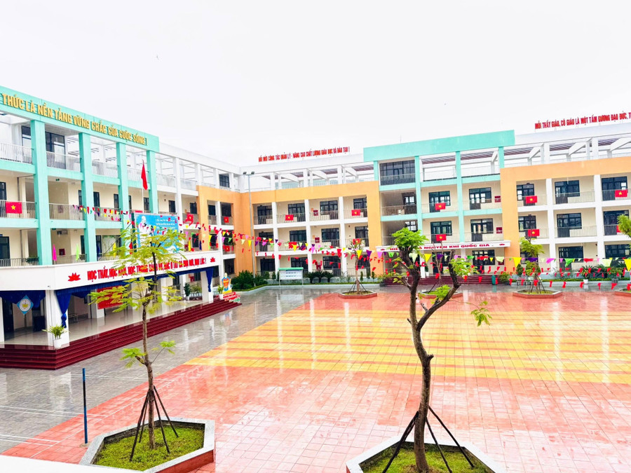 Trường THCS Ba Chẽ, xã miền núi Ba Chẽ được xây dựng khang trang, hiện đại. anh-14356.jpg