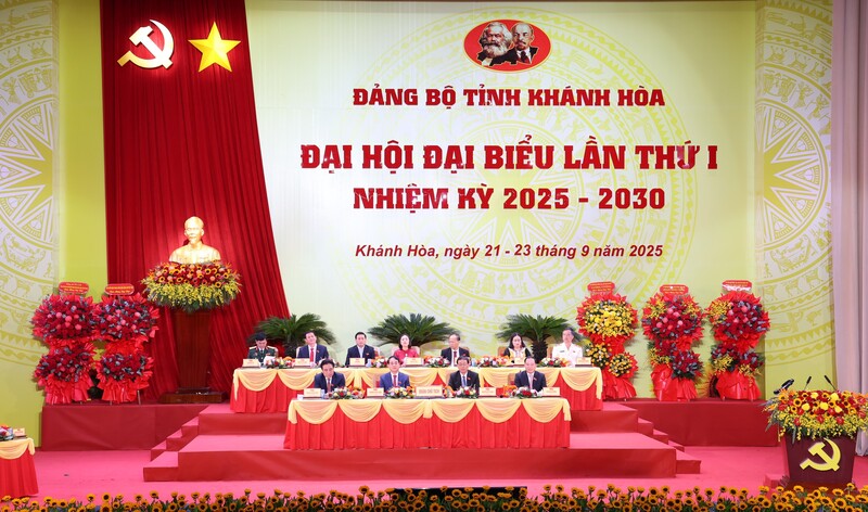 Đoàn Chủ tịch điều hành Đại hội Đảng bộ tỉnh Khánh Hòa lần thứ I, nhiệm kỳ 2025 - 2030.