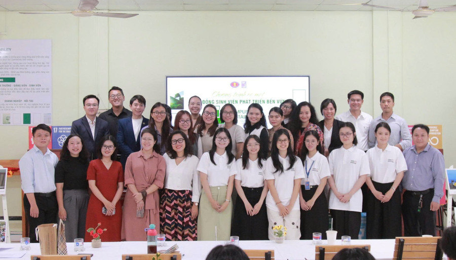 Doanh nghiệp, nhà trường và sinh viên tại sự kiện. Ảnh: Tuấn Vủ. edcd7976c97643281a67.jpg