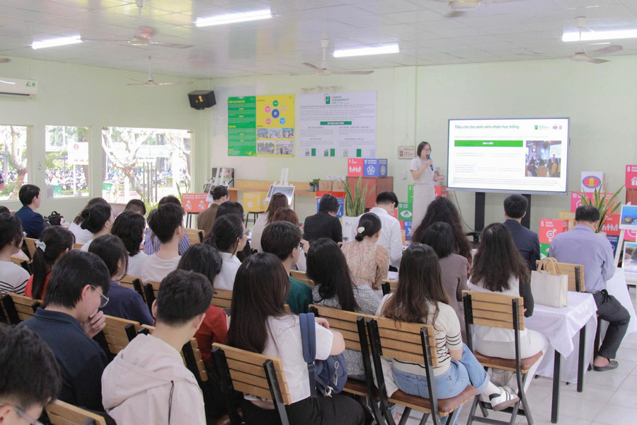 Workshop “Cơ hội nghề nghiệp trong lĩnh vực phát triển bền vững: Hiểu đúng - Làm đúng” diễn ra trong lễ ra mắt dự án. Ảnh: Tuấn Vủ. f466848f068c8cd2d59d.jpg