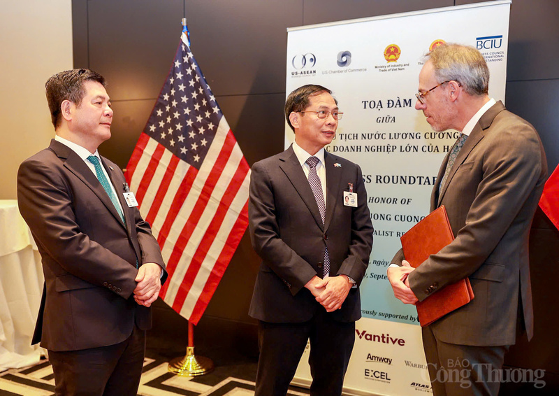 Đại diện Amazon bày tỏ mong muốn tiếp tục mở rộng hợp tác tại Việt Nam trong các lĩnh vực thương mại điện tử, công nghệ vệ tinh và điện toán đám mây.