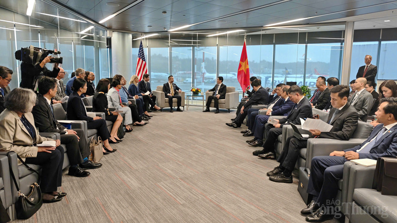 Trong buổi làm việc, phía Việt Nam hoan nghênh và sẵn sàng tạo mọi điều kiện thuận lợi cho các doanh nghiệp và cơ sở đào tạo của Oregon mở rộng hợp tác, đầu tư, nghiên cứu và phát triển tại Việt Nam.