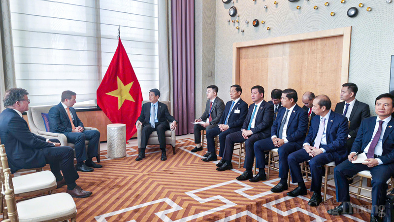 Chủ tịch nước khẳng định, Việt Nam ủng hộ các đề xuất, kiến nghị cụ thể của Warburg Pincus liên quan đến quá trình kêu gọi hợp tác đầu tư và đề nghị Quỹ nghiên cứu, trao đổi cụ thể với các đối tác Việt Nam để triển khai các đề xuất đã nêu một cách thực chất, hiệu quả, mở rộng hoạt động đầu tư tại Việt Nam.