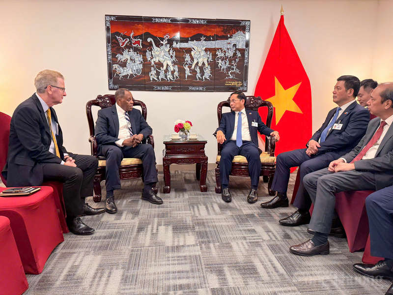 Phó Thủ tướng Bùi Thanh Sơn và Bộ trưởng Nguyễn Hồng Diên có buổi tiếp và làm việc với lãnh đạo Tập đoàn Lockheed Martin.