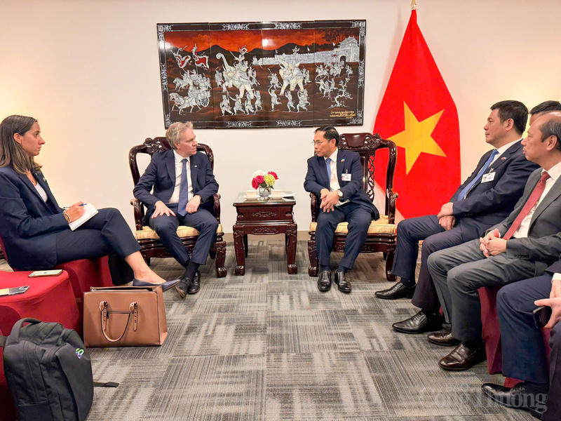 Phó Thủ tướng Bùi Thanh Sơn và Bộ trưởng Nguyễn Hồng Diên có buổi tiếp và làm việc với lãnh đạo Tập đoàn AES...