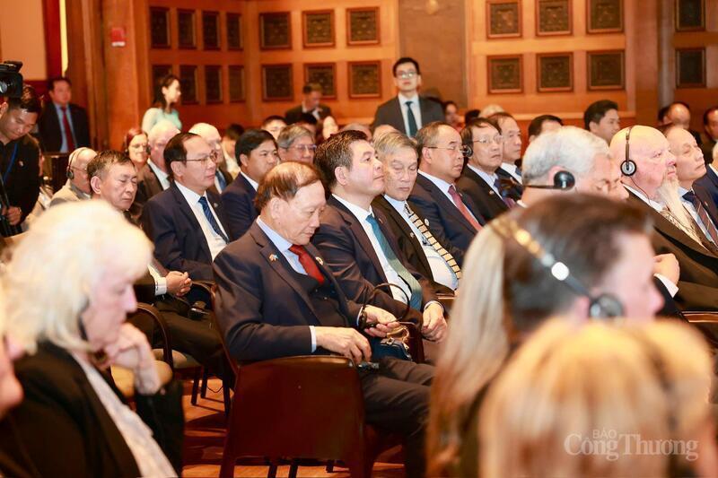 Bộ trưởng Bộ Công Thương Nguyễn Hồng Diên tham dự gặp mặt các cựu chiến binh Việt Nam và Hoa Kỳ do Chủ tịch nước Lương Cường chủ trì.