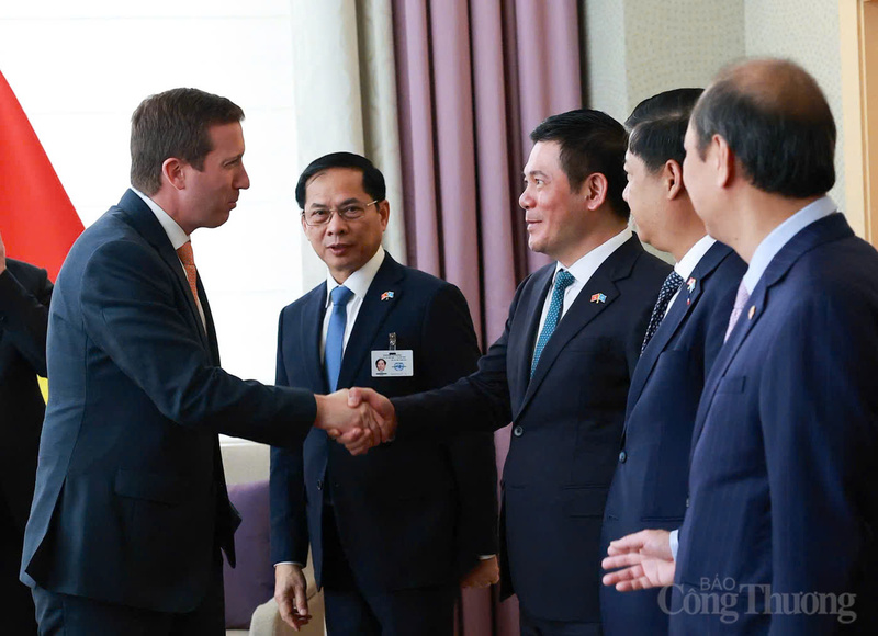 Bộ trưởng Nguyễn Hồng Diên gặp gỡ Giám đốc điều hành Quỹ Đầu tư Warburg Pincus, Chủ tịch Hội đồng Kinh doanh Mỹ - ASEAN Jeffrey David Perlman.