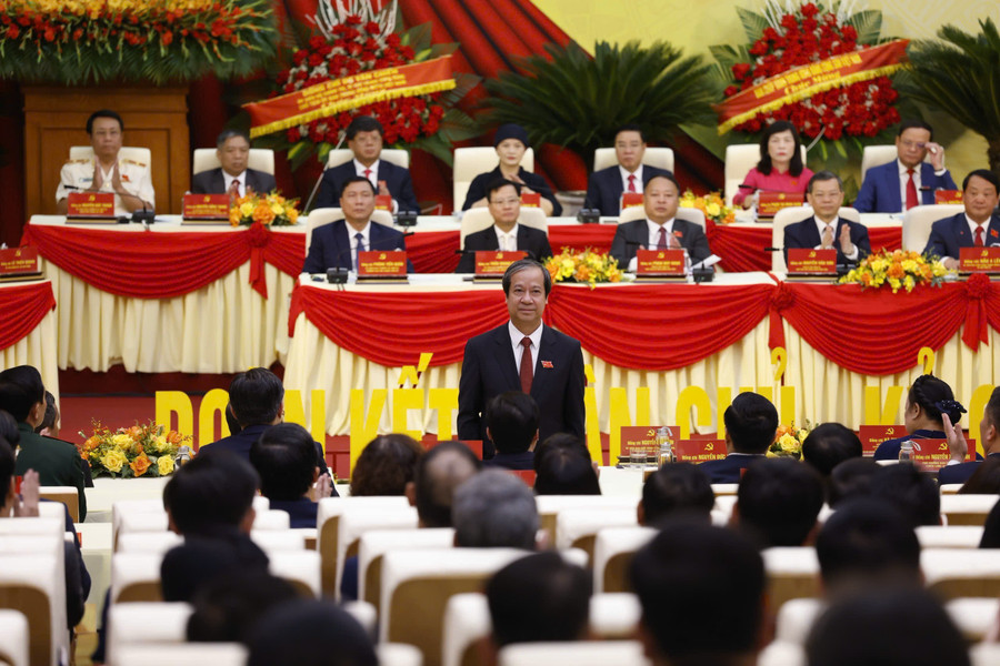 Bộ trưởng Bộ GD&ĐT Nguyễn Kim Sơn dự Đại hội Đảng bộ tỉnh Tuyên Quang lần thứ I.