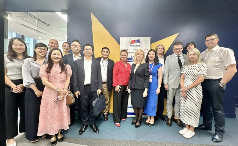 Đoàn doanh nghiệp Latvia làm việc với EuroCham. Ảnh: Thương vụ Việt Nam tại Thuỵ Điển