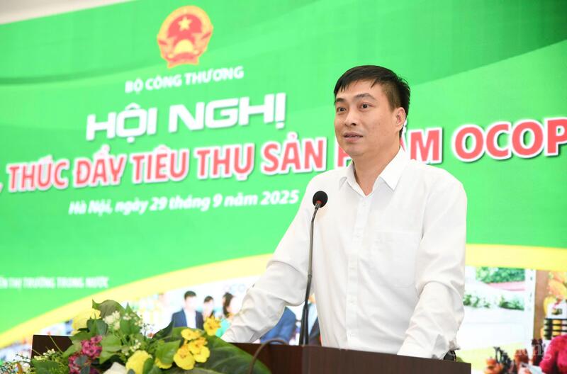 Ông Bùi Nguyễn Anh Tuấn - Phó Cục trưởng Cục Quản lý và Phát triển thị trường trong nước phát biểu tại Hội nghị.