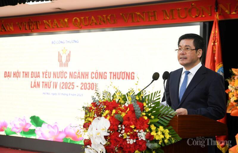 Bộ trưởng Nguyễn Hồng Diên yêu cầu cán bộ, người lao động Ngành Công Thương nêu cao đoàn kết, kỷ cương, dám nghĩ dám làm, hoàn thành xuất sắc nhiệm vụ.