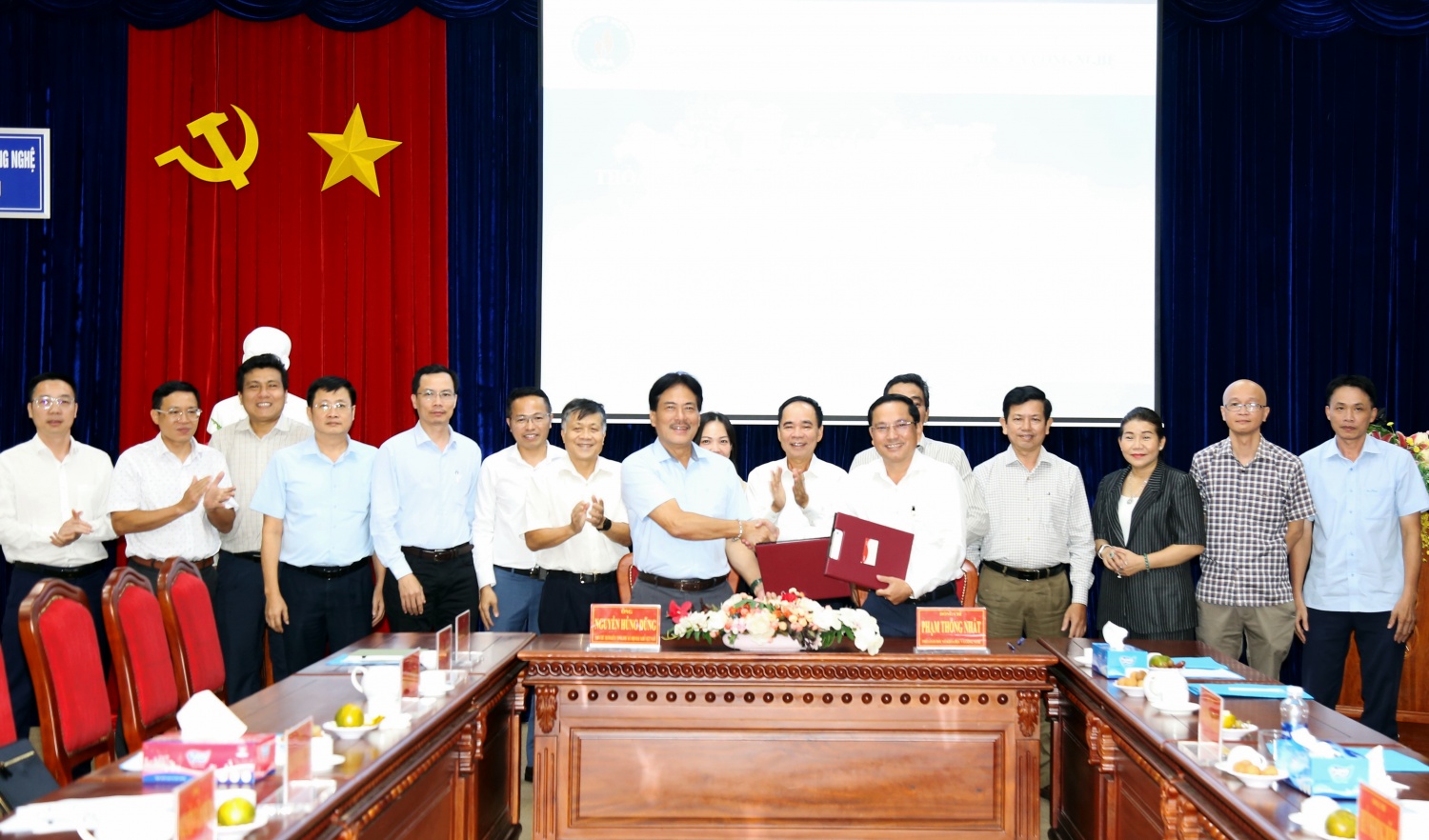 Hội Dầu khí Việt Nam và Sở KHCN tỉnh Cà Mau ký kết thỏa thuận hợp tác giai đoạn 2025-2030 Hội Dầu khí Việt Nam và Sở KHCN tỉnh Cà Mau ký kết thỏa thuận hợp tác giai đoạn 2025-2030