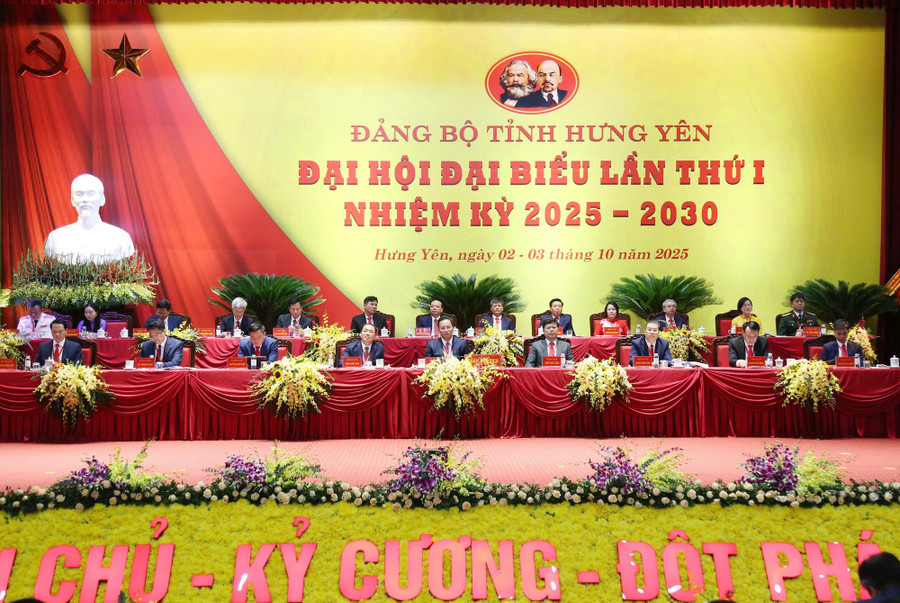 Đoàn Chủ tịch Đại hội đại biểu Đảng bộ tỉnh Hưng Yên lần thứ I, nhiệm kỳ 2025–2030. z7072299778842-340b645bf9e3b37fd5205aee1bda2233.jpg