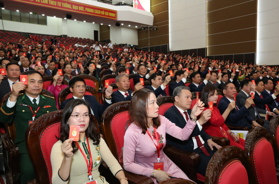 Đại biểu biểu dự Đại hội trong ngày làm việc thứ nhất. 3m9a1488.jpg