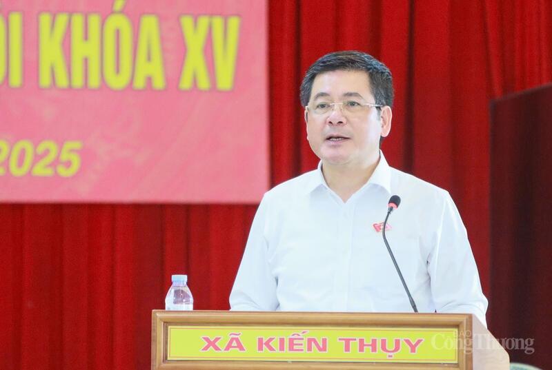 Bộ trưởng Bộ Công Thương Nguyễn Hồng Diên phát biểu tại hội nghị tiếp xúc cử tri tại TP. Hải Phòng trước Kỳ họp thứ 10, Quốc hội khóa XV.