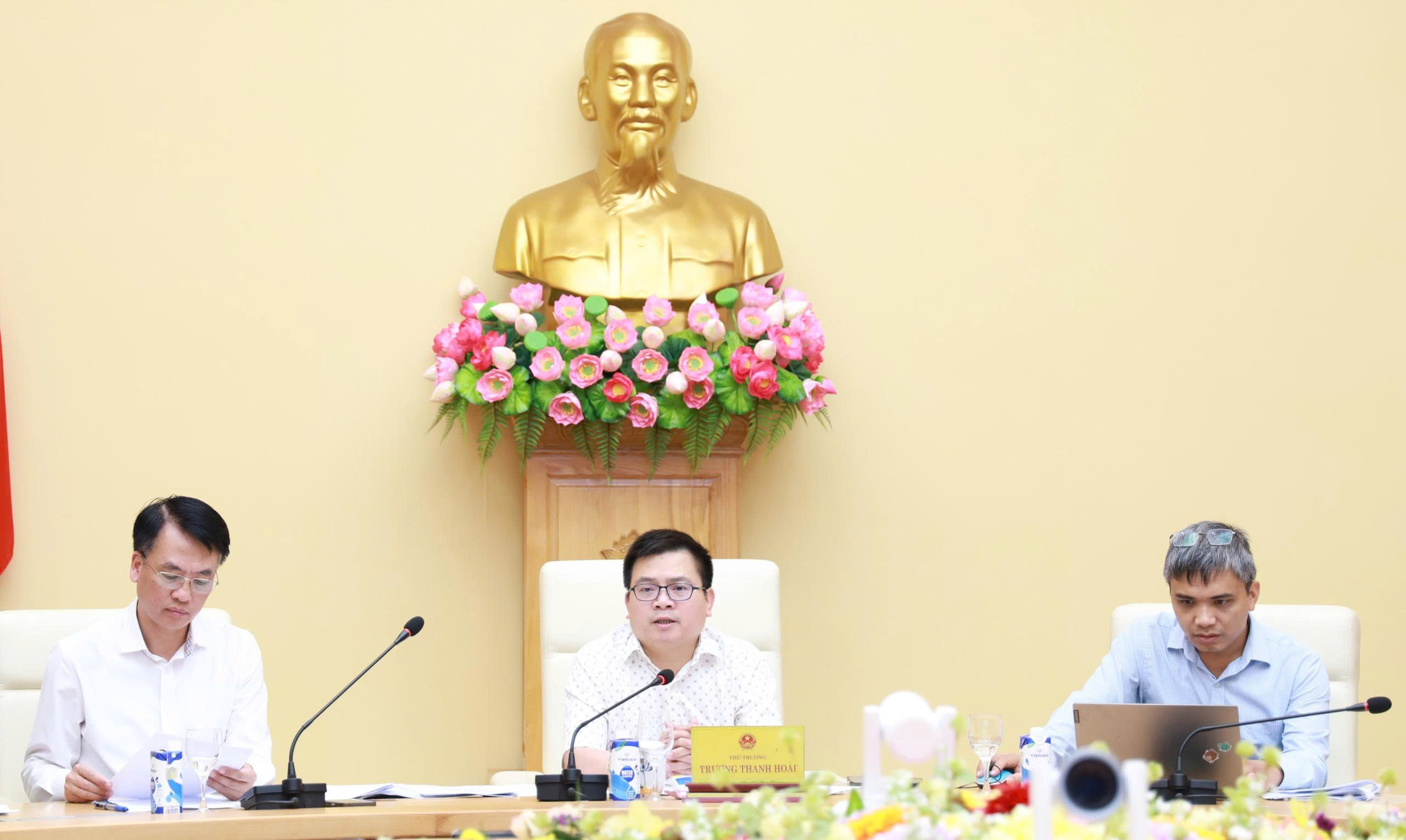 Thứ trưởng Bộ Công Thương Trương Thanh Hoài dự và chỉ đạo hội thảo.