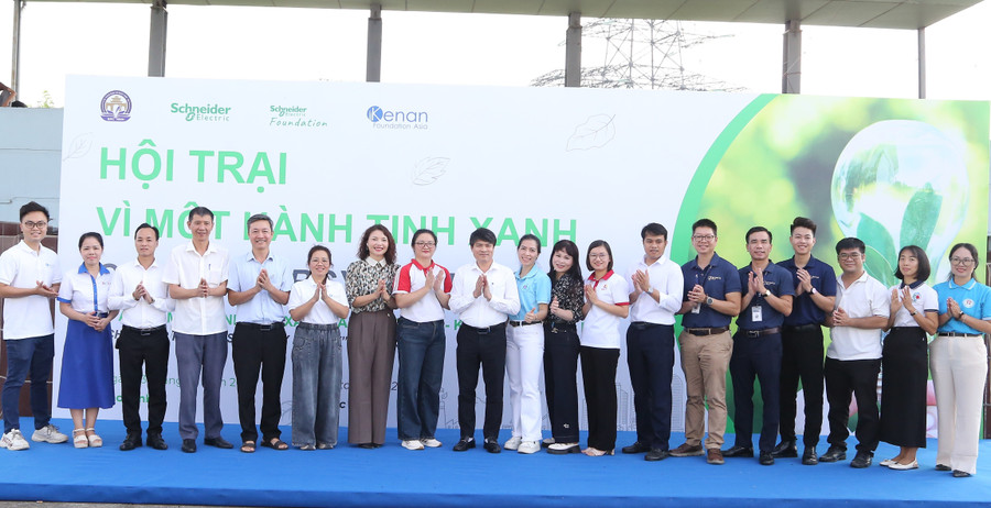 Đại biểu tham dự Hội trại "Vì một hành tinh xanh". untitled.jpg