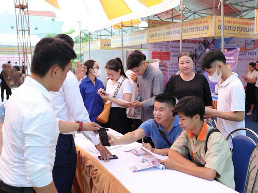 Ngày hội việc làm mang đến nhiều cơ hội cho người lao động.