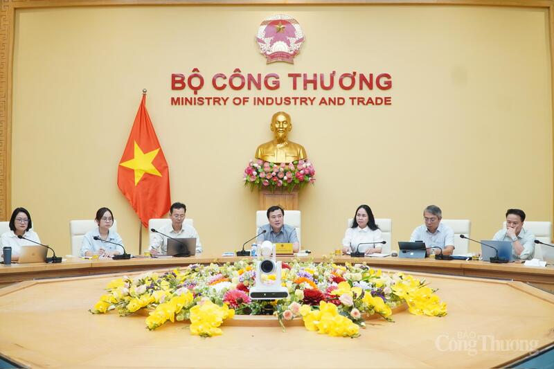 Toàn cảnh phiên họp. Ảnh: Lê Trang