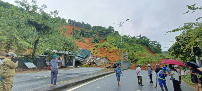 Các tuyến đường giao thông huyết mạch tại tỉnh Lào Cai đang được khẩn trương khôi phục sau bão lũ. Ảnh: Báo Lào Cai.