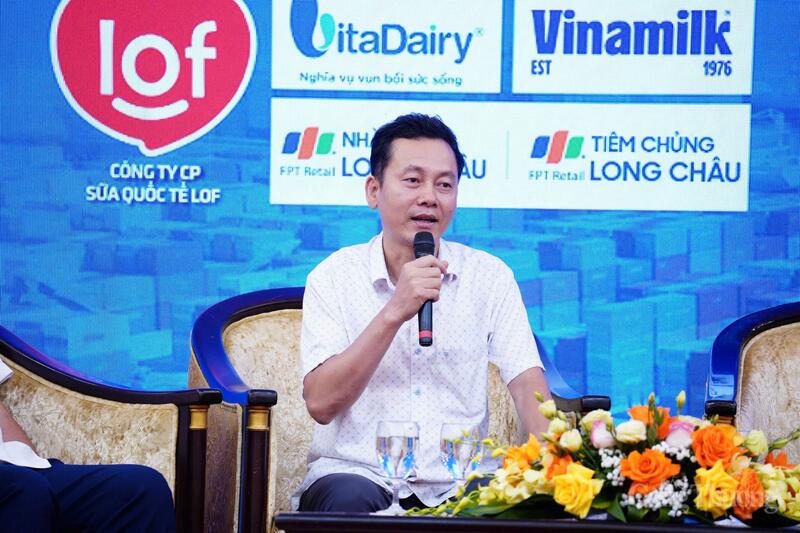 Ông Nguyễn Văn Thành, Trưởng Phòng Chính sách -  Cục Thương mại điện tử và Kinh tế số (Bộ Công Thương) giải đáp câu hỏi của doanh nghiệp tham gia diễn đàn