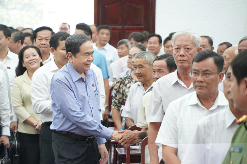 Chủ tịch Quốc hội Trần Thanh Mẫn tiếp xúc cử tri tại TP. Cần Thơ. Ảnh: Khánh Ngọc.