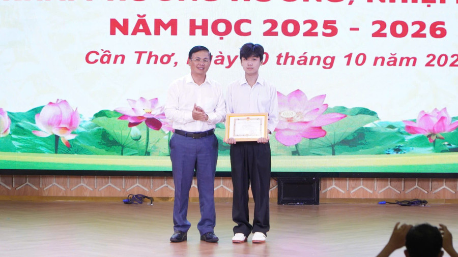 Khen thưởng học sinh xuất sắc trong Kỳ thi tốt nghiệp THPT 2025. quan-ly-chat-luong-1.jpg