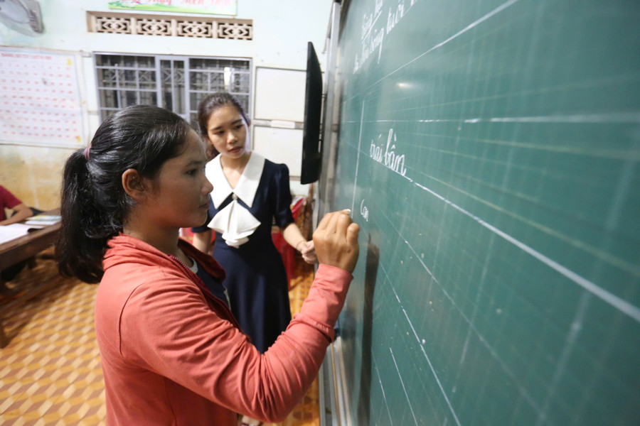 Học viên từ không biết đọc, biết viết nay có thể đọc thông - viết thạo. z6929613384198-0291b2fe000be62348bac77145130f24.jpg