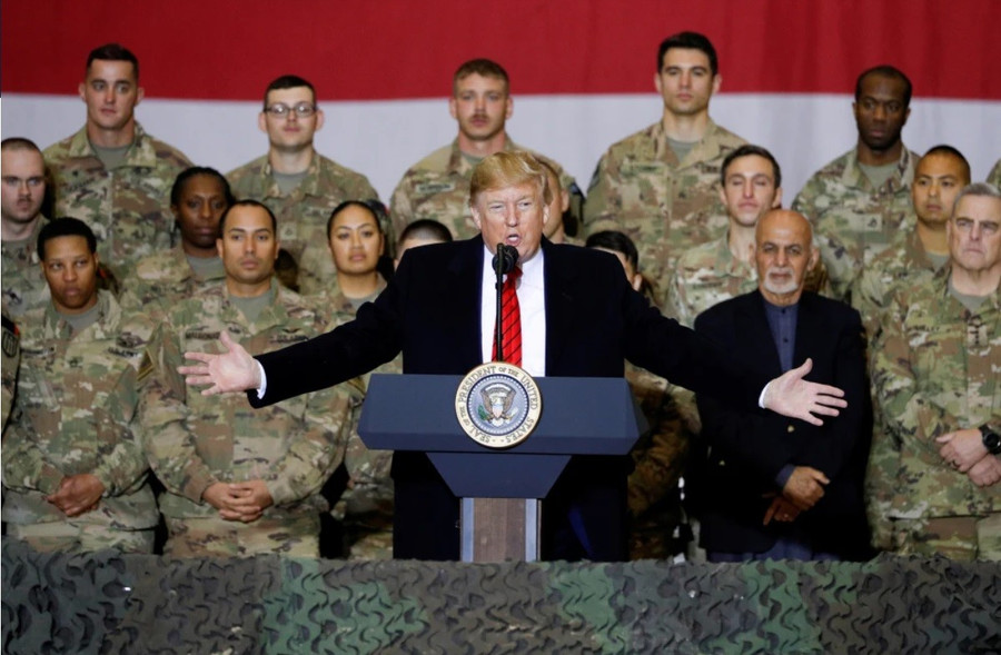 Tổng thống Donald Trump thăm căn cứ Bagram năm 2019.