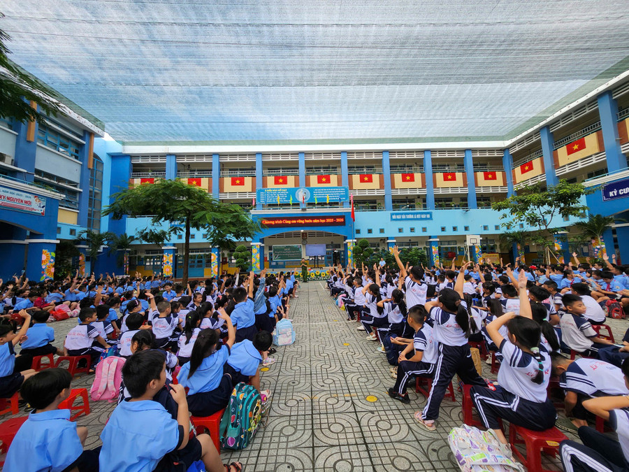 Học sinh Trường Tiểu học Lê Thị Riêng hào hứng tham gia chương trình. z7110573639524-14772b92ff11e172abf59a8ba9182187.jpg