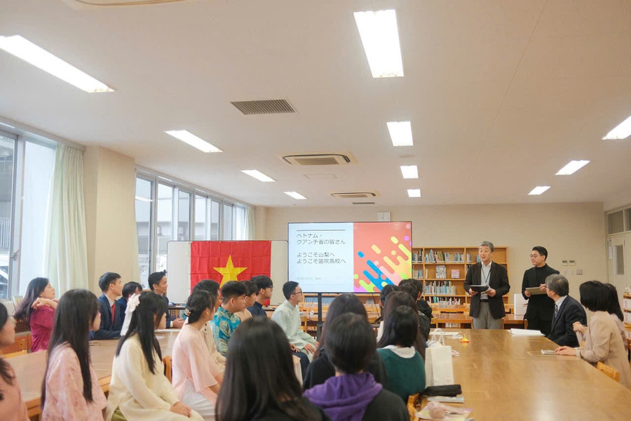 Cán bộ, giáo viên, học sinh ngành giáo dục Quảng Trị và Trường THPT Fuefuki, tỉnh Yamanashi trao đổi kinh nghiệm về đổi mới giáo dục. 3206e30c1e74932aca65.jpg