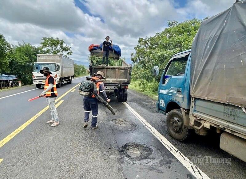 Công tác duy tu toàn tuyến Quốc lộ 14 đang được triển khai khẩn trương.