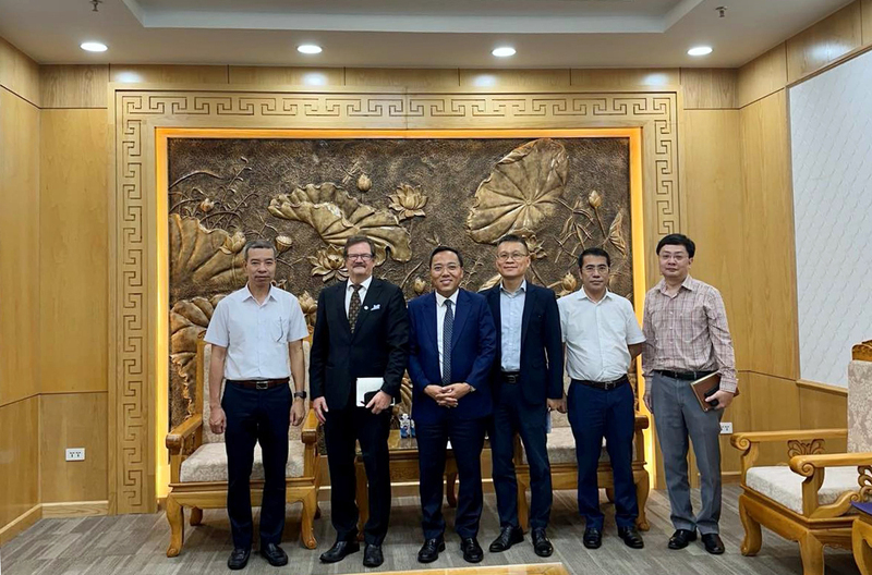 Trong buổi làm việc với Đại sứ Phần Lan tại Việt Nam, Thứ trưởng Nguyễn Hoàng Long nhấn mạnh đến hợp tác năng lượng giữa hai nước