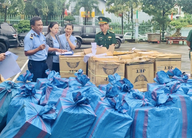Từ năm 2014 đến nay, tình hình buôn lậu và kinh doanh thuốc lá nhập lậu trên địa bàn tỉnh Gia Lai diễn biến phức tạp. Ảnh: QLTT