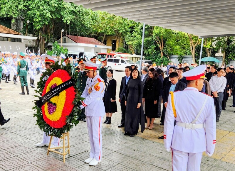 Đoàn Bộ Công Thương viếng nguyên Phó Chủ tịch Hội đồng Bộ trưởng Trần Phương.
