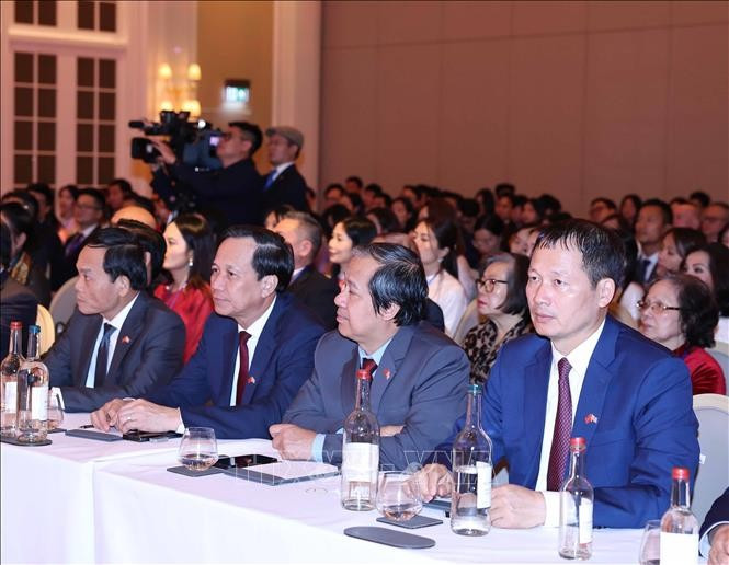 Các đại biểu tham dự. Ảnh: Thống Nhất/TTXVN tong-bi-thu-gap-go-cong-dong-nguoi-viet-nam-va-can-bo-dai-su-quan-viet-nam-3.jpg