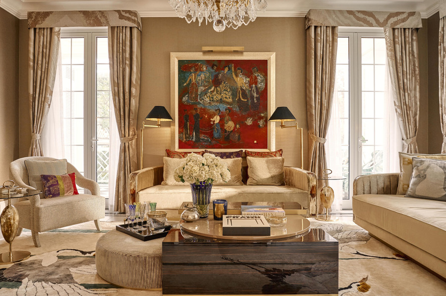 Một thiết kế kết hợp với tranh Việt Nam của Quách Thái Công.