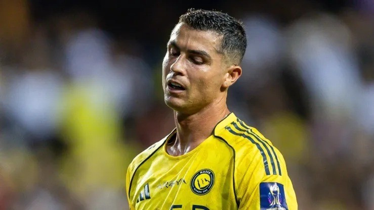 Vẻ mặt đầy thất vọng của Ronaldo khi Al Nassr bị loại khỏi vòng 1/8 King's Cup Ả Rập Xê-út hôm 29/10. ronaldo.jpg