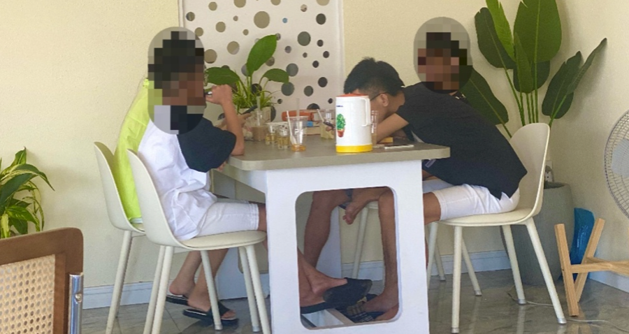 Thuốc lá điện tử chứa ma túy tiềm ẩn nguy cơ đầu độc học sinh. thuoc-la-dien-tu-chua-ma-tuy-bong-ma-len-loi-hoc-duong-3.png