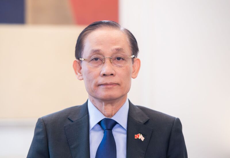 Bí thư Trung ương Đảng, Bộ trưởng Bộ Ngoại giao Lê Hoài Trung trả lời báo chí về những kết quả, ý nghĩa chuyến thăm chính thức của Tổng Bí thư tới Vương quốc Anh. Ảnh: Nguyễn Hồng