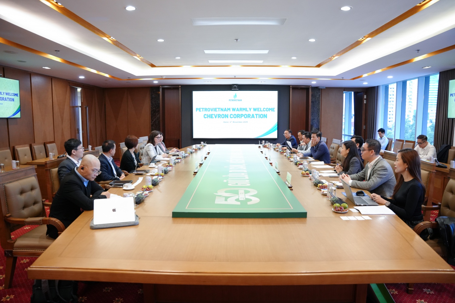 Chevron và Petrovietnam thúc đẩy hợp tác chiến lược cho tương lai năng lượng Việt Nam Chevron và Petrovietnam thúc đẩy hợp tác chiến lược cho tương lai năng lượng Việt Nam