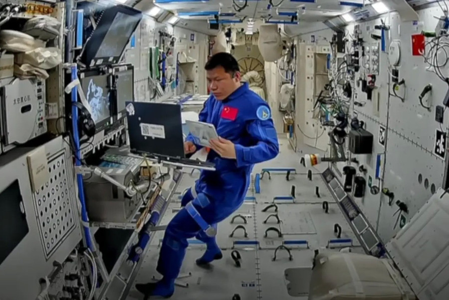 Các phi hành gia Trung Quốc vẫn đang mắc kẹt trên không gian vũ trụ. 2.jpg