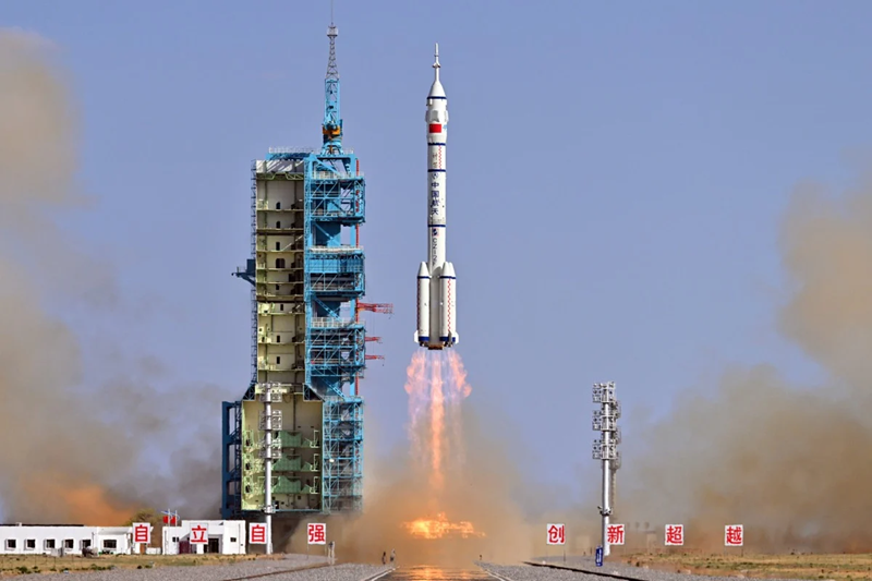 Thần Châu-20 không trở về Trái Đất: Phi hành gia mắc kẹt trên quỹ đạo?