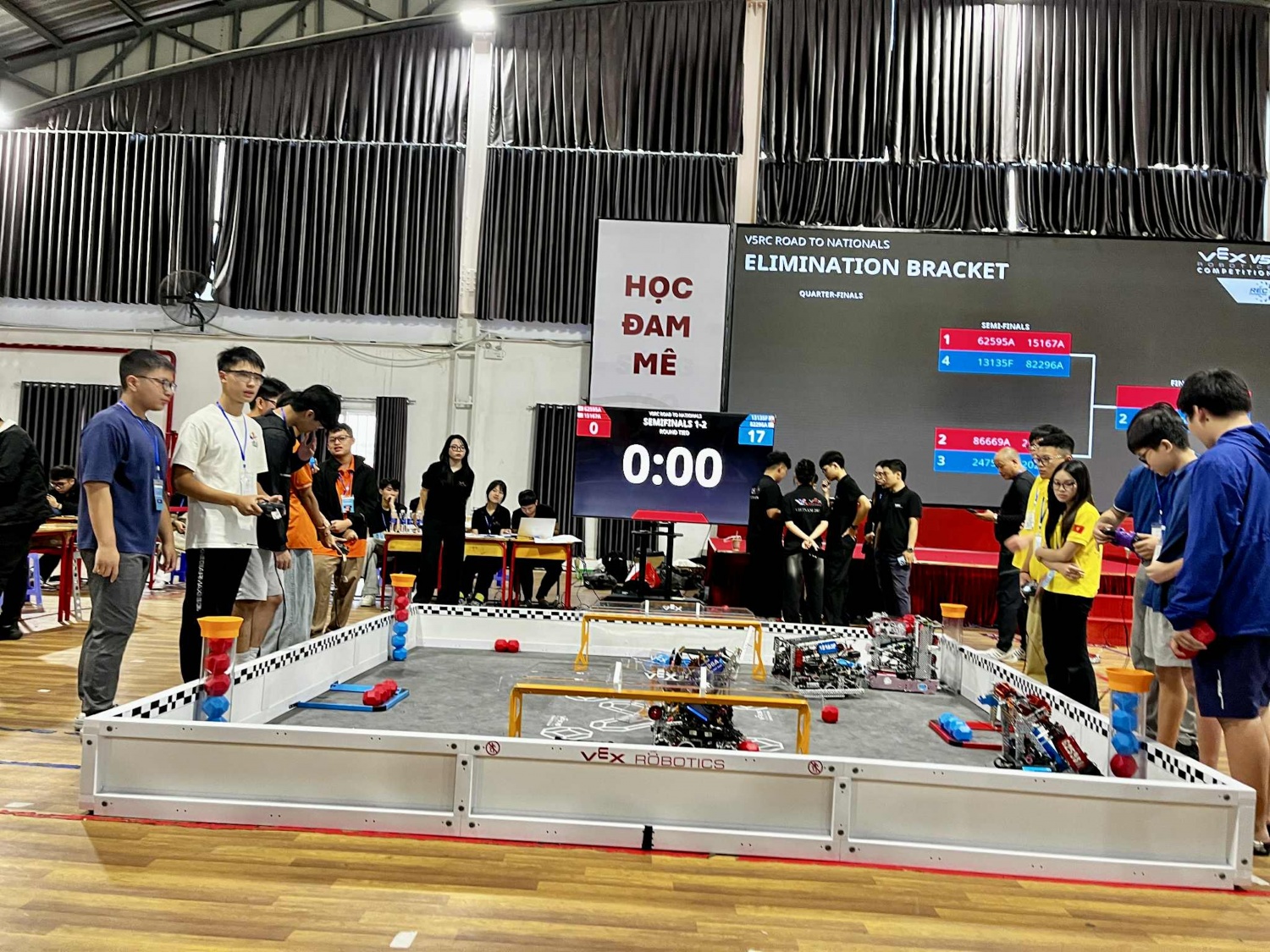 Từ phòng lab đến đấu trường robot: Hành trình của những chồi non STEM Việt Nam Từ phòng lab đến đấu trường robot: Hành trình của những chồi non STEM Việt Nam