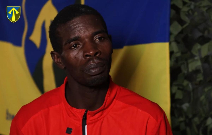 Lính đánh thuê người Kenya có tên Evans bị binh sĩ Ukraine bắt giữ. 1758093550-7618.jpg